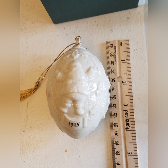 Lenox Porcelain 1995 Santa Claus Gold Trim Hanging Ornament - Picture 7 of 11
